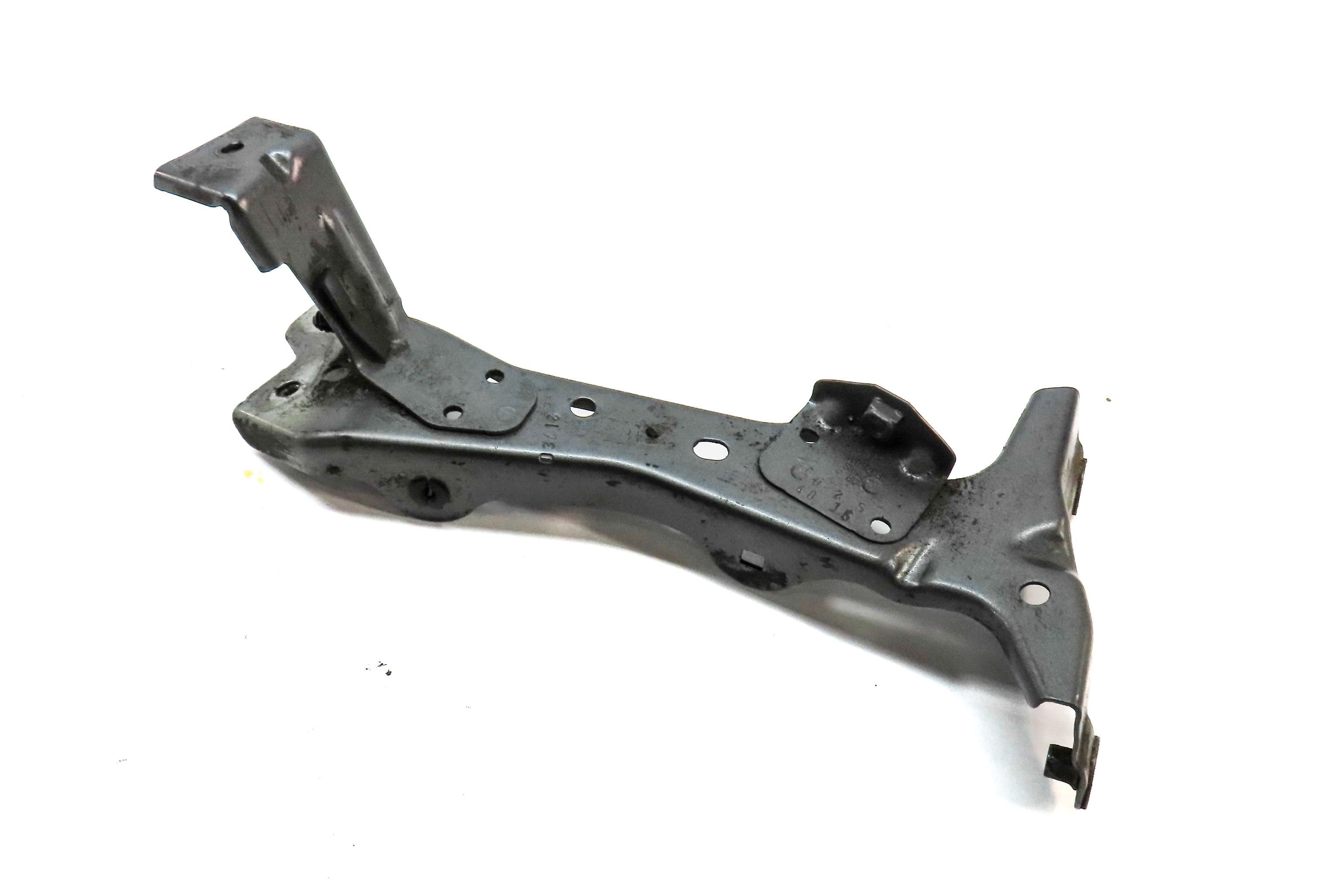 2016 AUDI A3 (8V) FRONT RIGHT PASSENGER FENDER MOUNT SUPPORT BRACKET — exact item pictured